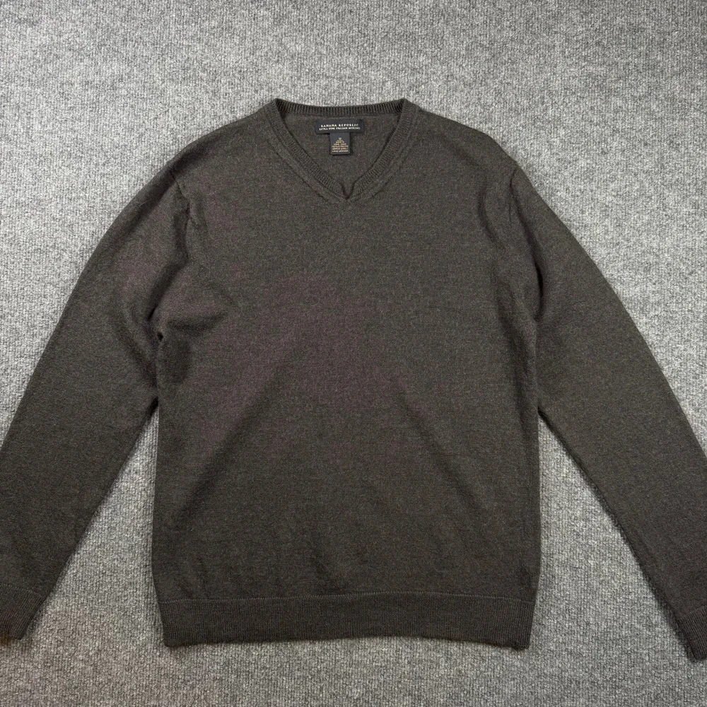 Banana Republic Sweater Mens M Gray Extra Fine Italian Merino Wool V-Neck Knit